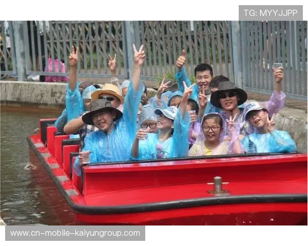 冠军球队举办球员家庭日活动增强团队凝聚力,家庭足球队 冠军球队举办球员家庭日活动增强团队凝聚力,家庭足球队