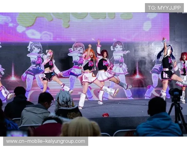 现场“粉丝互动”高潮:最“燃”的“助威”瞬间! 现场“粉丝互动”高潮:最“燃”的“助威”瞬间!